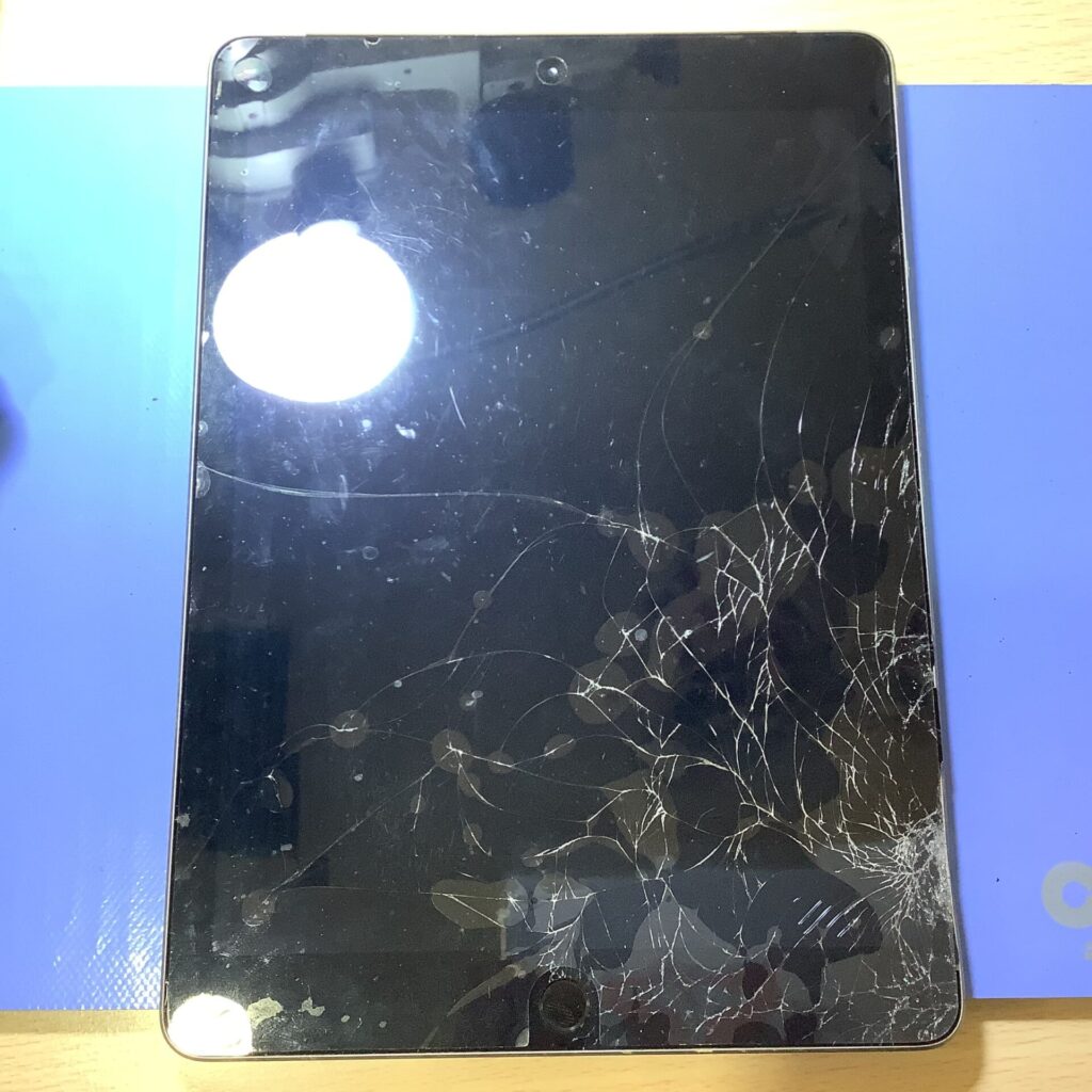 iPad6 ガラス割れ　修理前