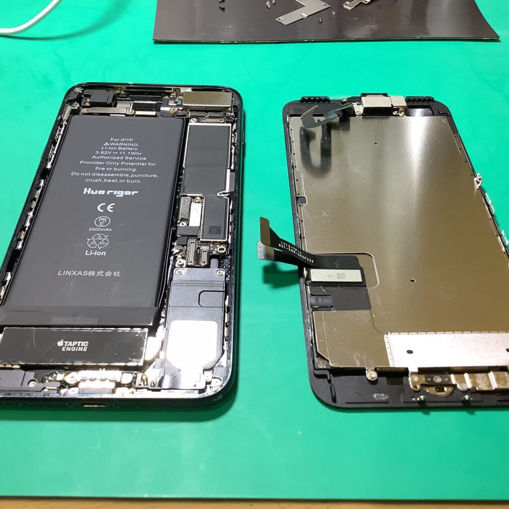 iPhone 7 Plus 画面交換、バッテリー交換が完了した段階