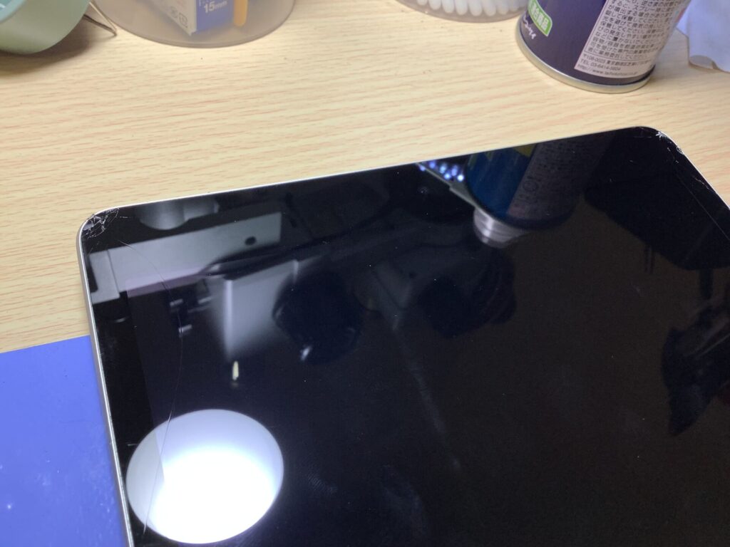iPad（アイパッド）9のガラス割れの画面の状態②