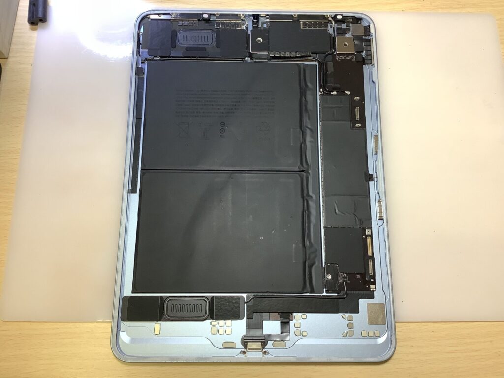 iPad(アイパッド)Air4の分解後の内部の状態